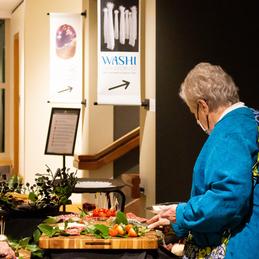 opening of exhibitions with drinks, appetizers, and guided tours.